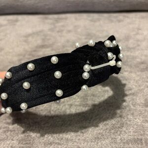 Elegant Black Pearl-Studded Headband